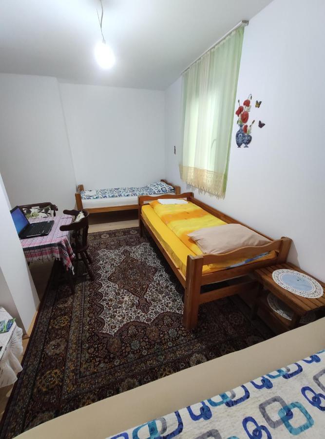 Privatni Smjestaj "Mratinje" Guest House Pluzine Exterior photo
