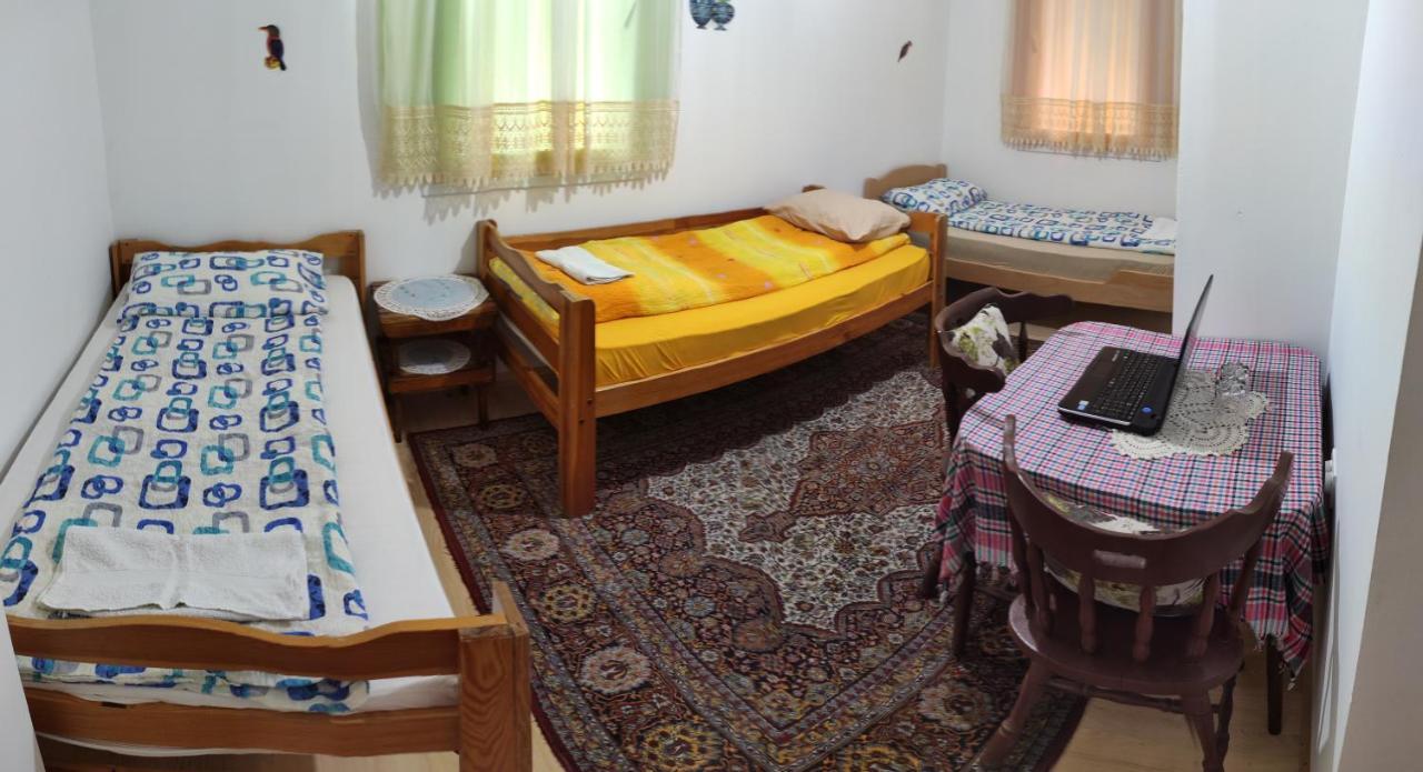 Privatni Smjestaj "Mratinje" Guest House Pluzine Exterior photo