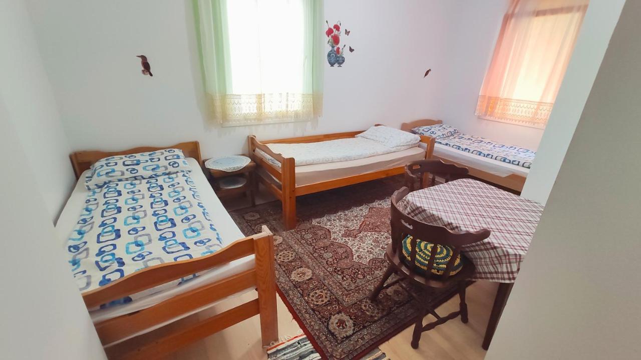 Privatni Smjestaj "Mratinje" Guest House Pluzine Exterior photo