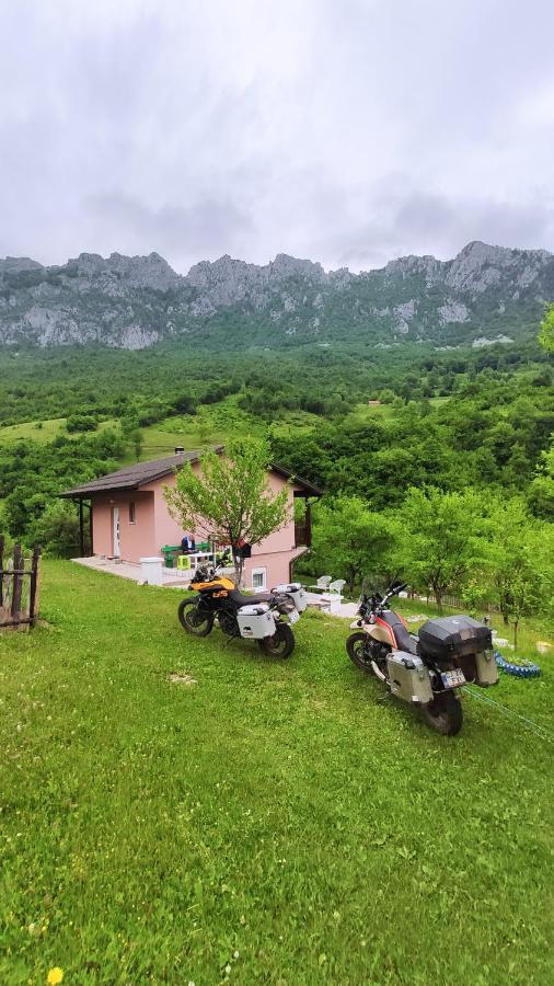 Privatni Smjestaj "Mratinje" Guest House Pluzine Exterior photo
